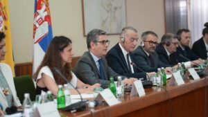 Félix Bolaños junto a Nenad Vujić, ministro de Justicia de la República de Serbia.