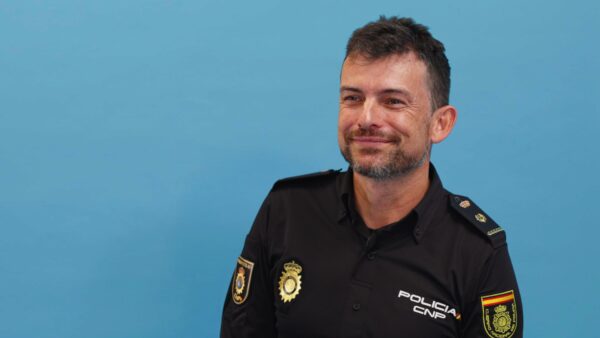 Conocemos al inspector jefe de la Policía Nacional y cooperante en Argentina Víctor Suárez. ¿Qué le inspiró a cooperar? ¿Cómo es el trabajo en las fronteras? ¡Descúbrelo en el vídeo!