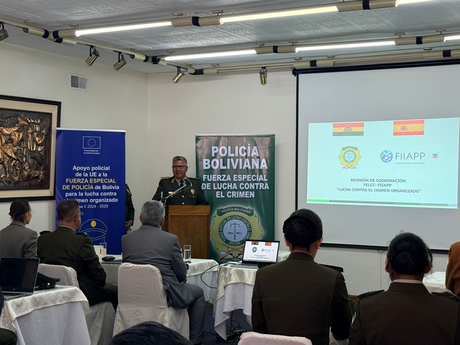 Formación para agentes encubiertos en entornos digitales en Bolivia