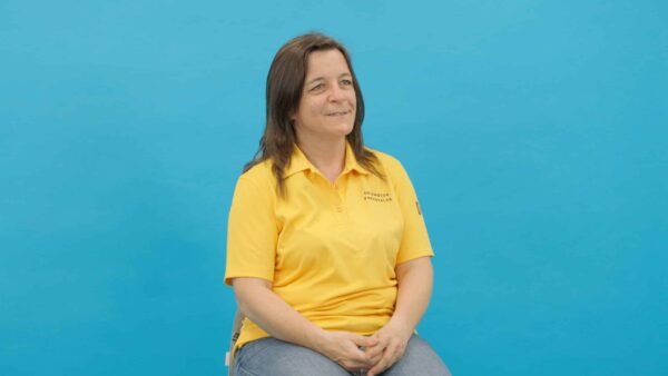 Ángela Iglesias es funcionaria #TalentoPúblico del Ministerio para la Transición Ecológica y el Reto Demográfico y cooperante con la FIAP en el proyecto de la Unión Europea Amazonía. ¿Qué le motivó a trabajar en cooperación? ¿Cómo les explica a sus hijos la importancia de la cooperación?