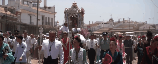 La romería de El Rocío no es un solo uno de los eventos culturales y religiosos más multitudinarios del año: es todo un reto en materia de organización y también de seguridad